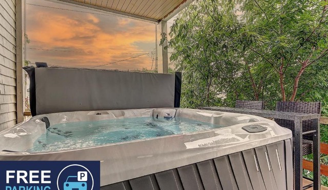 Antique CAT - 2 King Bed & Hot Tub - Free Parking