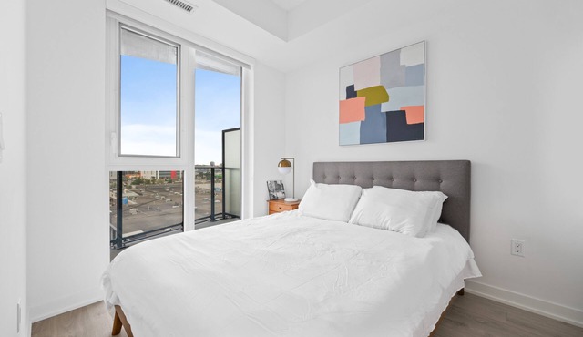 Apartment in the Heart of Etobicoke Close to Transit, an Urban Oasis!