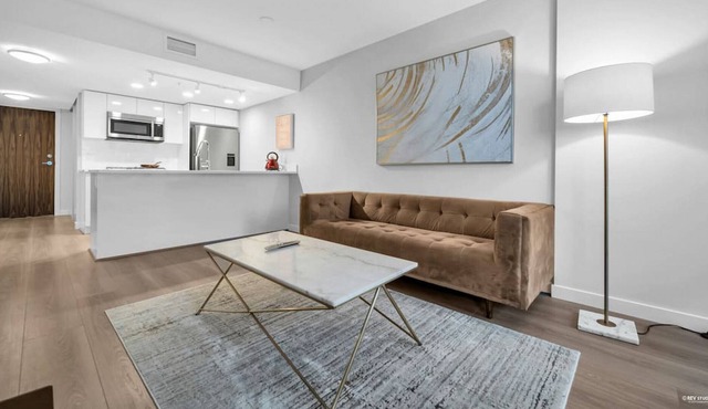 ARIES PALACE - LUXURY 2 BEDROOM SUITE w AC&Parking