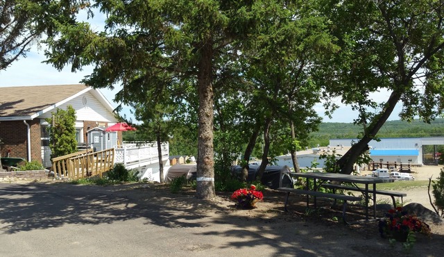 Athabasca Lodge Motel