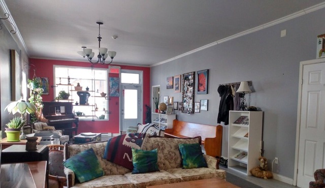 Auberge Jeunesse à Loulou - Double Private Room #A3 with Private Washroom