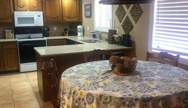 Available Now! -Utilities Included-Prime Spot!Pools- Spas-shopping-restaurant’s