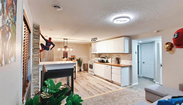Avengers North House | 2BR 5 Guests King Bed