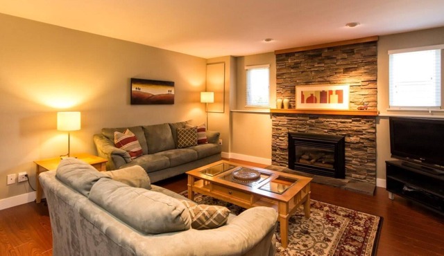 Awesome 2BR Near Lynn Valley best trails and parks