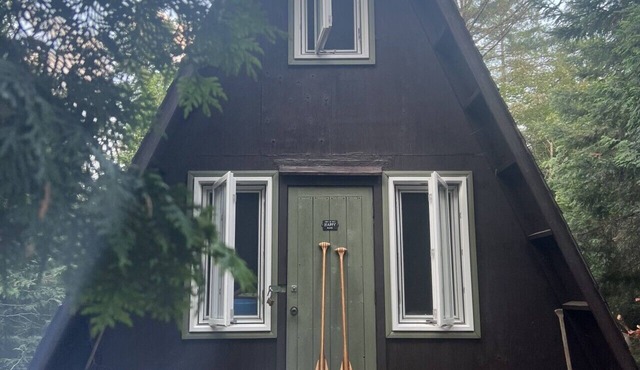 Backcountry Cabin: Hike & Paddle in to Paradise!