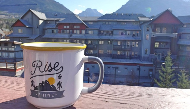 ⭐ Balcony | Top Floor | Premium Suite Mountain Retreat ⭐