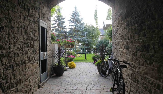 Baldachin Inn