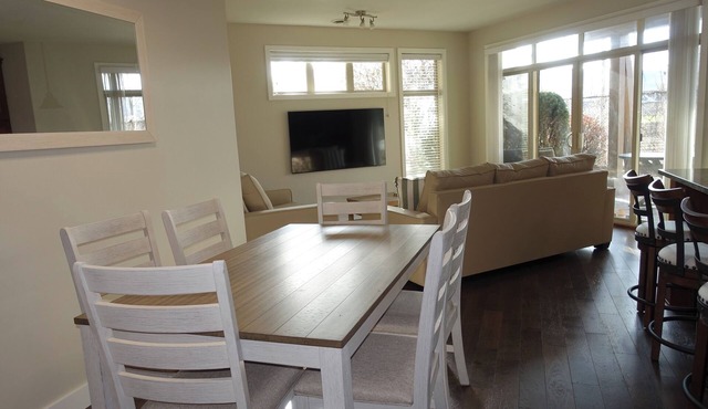 Barona Beach lakefront Resort -Main floor condo - Pool-Hot tub-Private beach