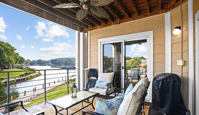 Bay Breeze by SoCharm | Luxurious Waterfront Condo