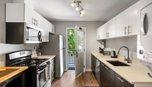 (BC2bJ) Great Value, Serviced Condo in Quiet Neighborhood