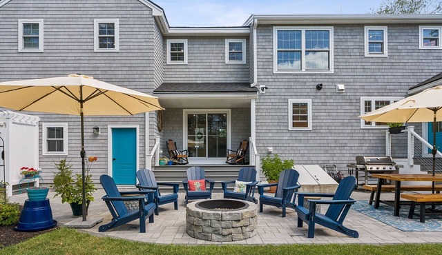 BEACH! 4Bdrm-Fire pit/patio/outdoor shower!