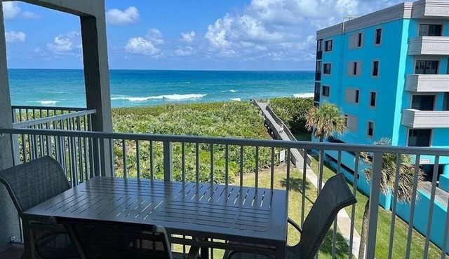 Beachfront! 3rd Floor Corner Unit, Enjoy Sunrise to Sunset in Stuart