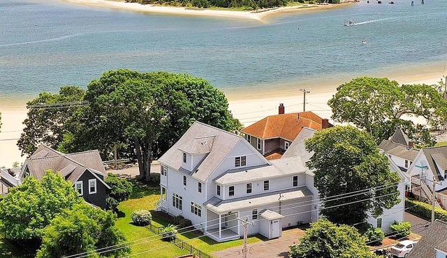 Beachfront 5BR with Ocean View, Pool Table, Arcade Game, Baby Crib