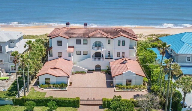 Beachfront Villa: View Deck + Pool Table + Slps 22