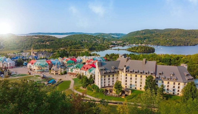 Beautiful Lakeview Cottage located 20 minutes to Saint-Sauveur Village.