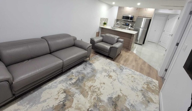 Beautiful 1 bedroom basement & living room, Side entrance, AC, Wi-Fi