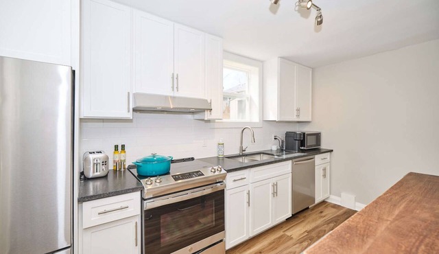 Beautiful 1 Bedroom Condo near Niagara Falls and Wine Country