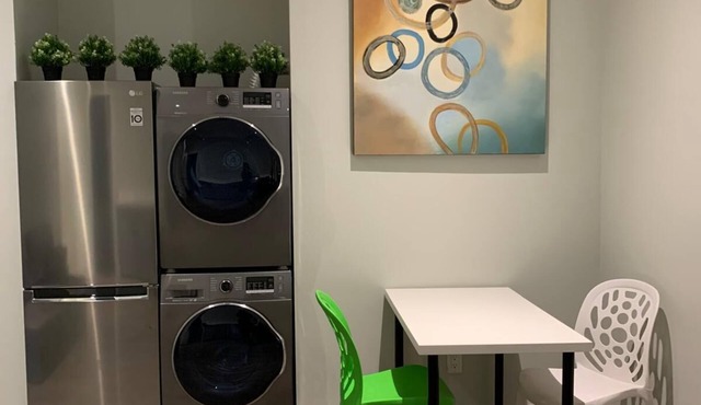 Beautiful 1b1b sitting at the centre of the City of Richmond for rent(Long Term)