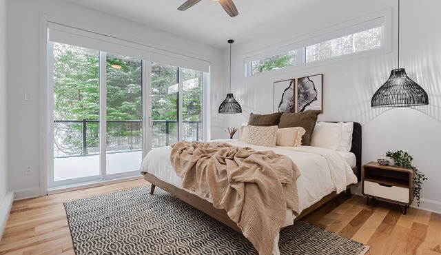 Beautiful 3 bed Chalet situated on top of a mountain. 15 mins from MontTremblant