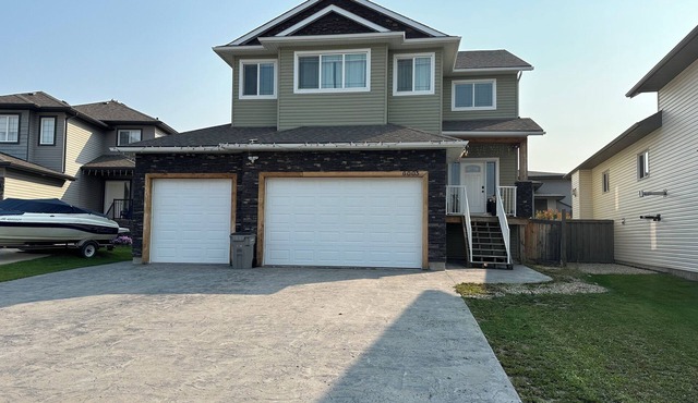 Beautiful 3 plus Bed Home in Obrien Lake Perfect for Families & Teams”