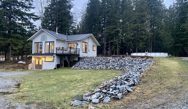 Beautiful 4 bed 2 bath house on an Acreage
