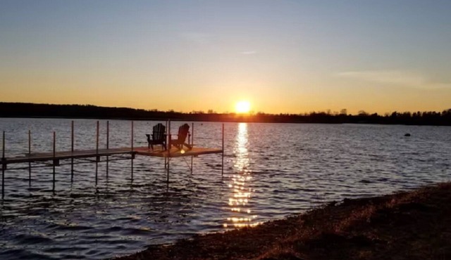 Beautiful 4 Bedroom Waterfront Cottage