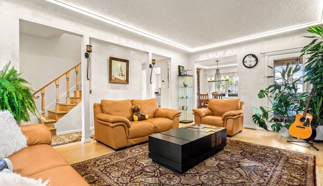 Beautiful 5 BR Westside House + Panoramic Mountain Views!