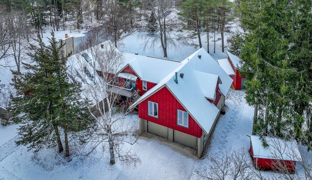 Beautiful 5bed 5bath retreat in Collingwood! 5mins from Blue Mountain Village!