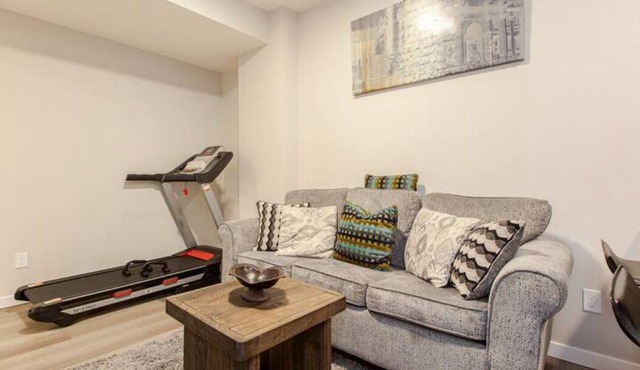 Beautiful and comfortable 1 bedroom basement unit