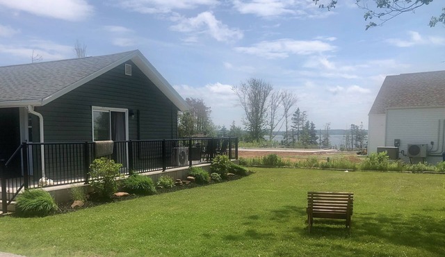 Beautiful Beach Cottage in Stanhope - 3 bedroom, 2 bath - 10 min walk to beach