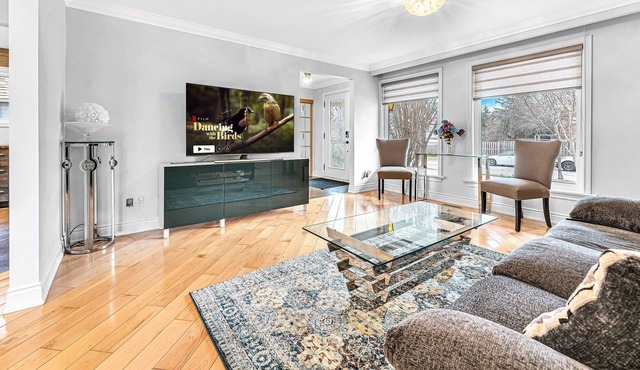 Beautiful clean single detached home, 3brm with king bed and 4pc ensuite,