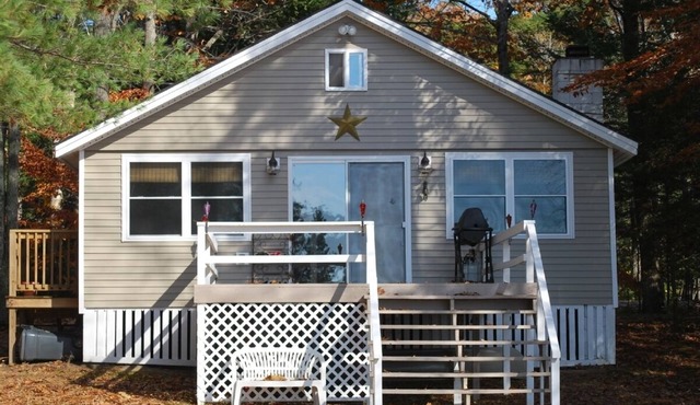 Beautiful lakefront cabin with private beach in secluded cove - Sunrise Lake