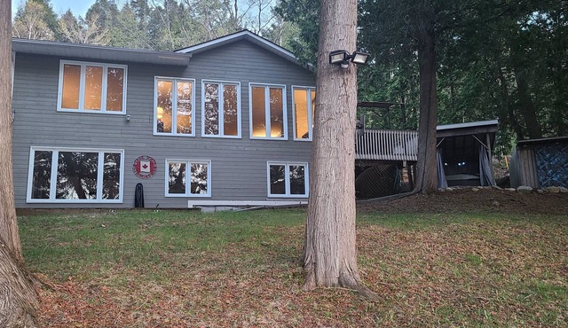 Beautiful lakefront home on Trout Lake! Hot tub and movie room included!
