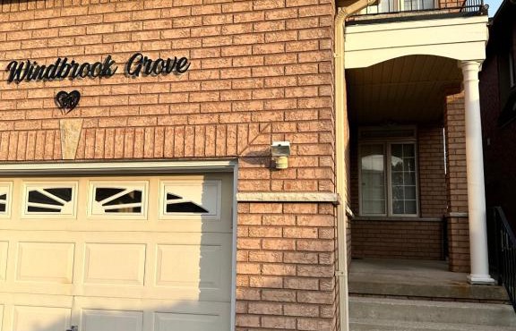 Beautiful Master bedroom unit with private washroom