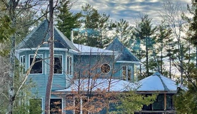 Beautiful Peninsula Lodge