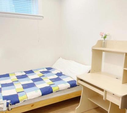 Beautiful place with Kitchen, Washing Machine, Internet near UBC, beach and DT