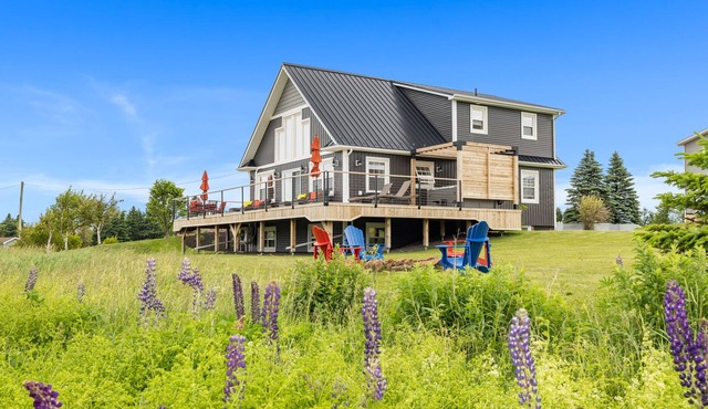 Beautiful seaside retreat close to Cavendish includes hot tub and pool table.