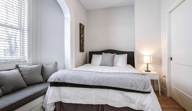 Beautiful South End Apartment - Includes parking!