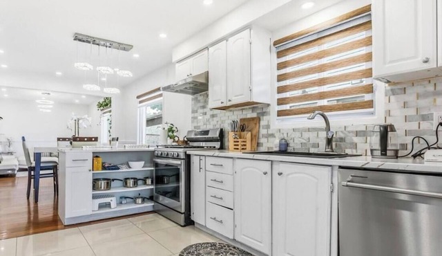 Beautiful & Spacious 3 Bed Mississauga house in the heart of City