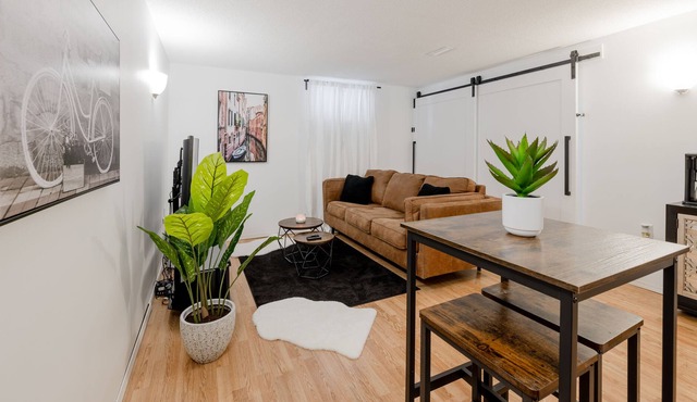 Beautiful Two Bedrooms With Kitchen and Free Parking.
