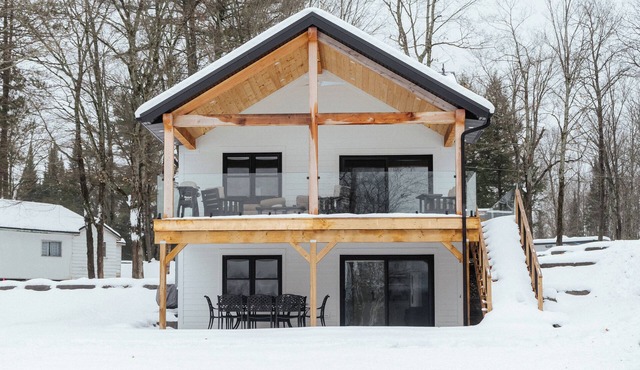 Beaver Hollow at Algonquin Woods, Lake Front Cottage