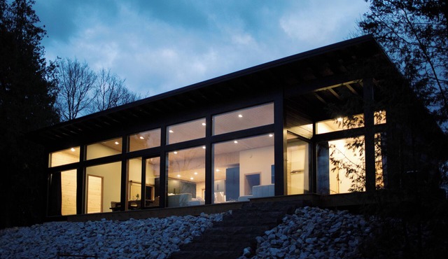 Bellevue: A cozy, Scandinavian-style cottage nestled on a hill.