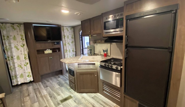 Big Fish Bay - Five Star Campground! Outdoor Waterslide & Pool! $185/night