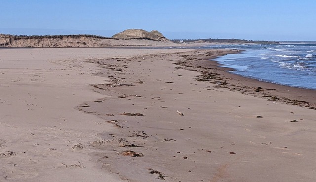Big Sea Beach House.. 3 bedroom cottage in an oceanside subdivision