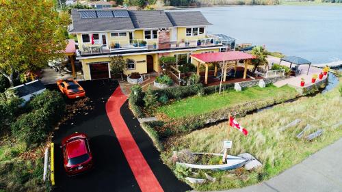 Birds of a Feather Victoria Oceanfront Studio Suites