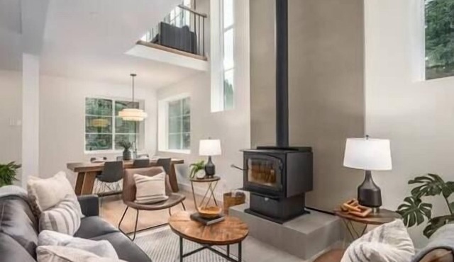 Black Diamond Cabin | Private Hot Tub Wood Fireplace BBQ