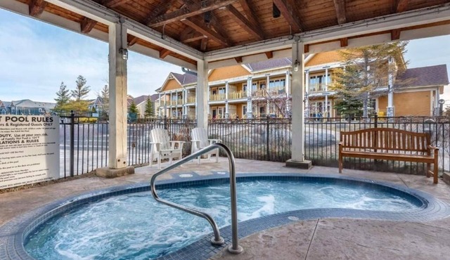 Blue Mountain Village Modern Room – Fireplace, Balcony & Kitchen