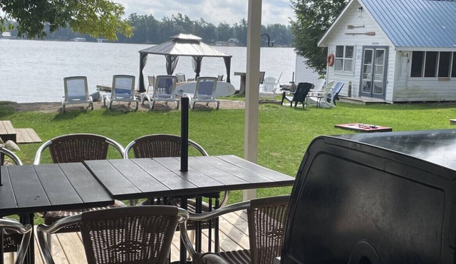Bobcaygeon Resort - Cottage #2 (Sleeps 6)