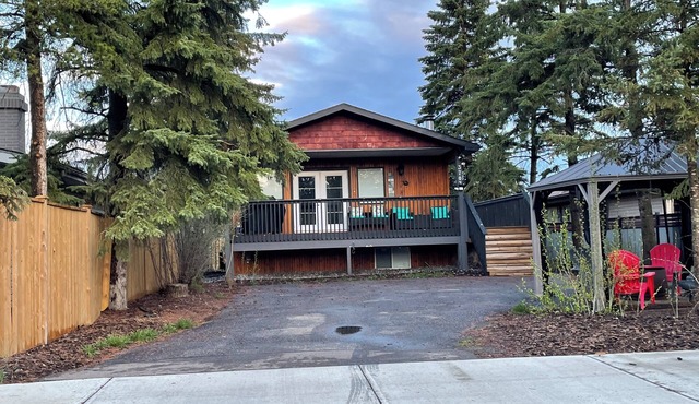 BobcaygeonCottage-Sylvan Lake - Relax and Leave it all behind! 1 block to lake!