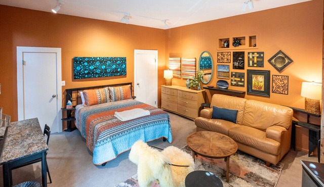 Boho Studio on 8th Ave West | Queen Anne, Seattle Near Stadium